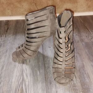 DHeart 4.5" heel ankle boot Sz 9
